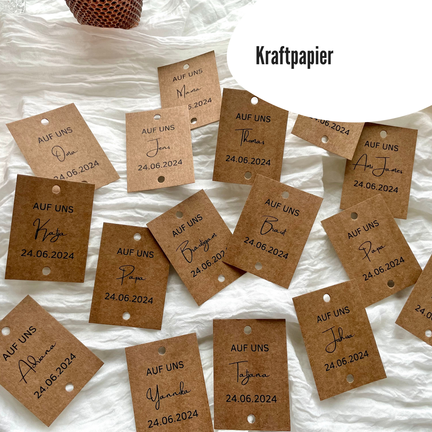 Auf uns Schilder mit Namen und Datum personalisiert der Gäste gedruckt auf Kraftpapier