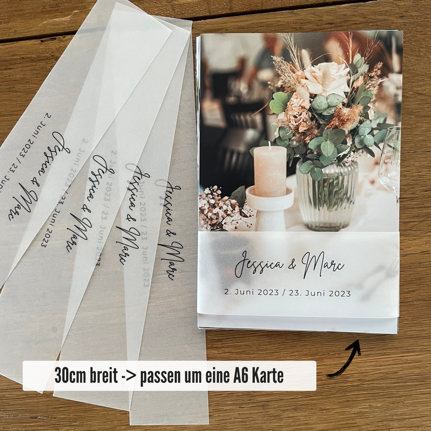 Banderolen um florale Hochzeitskarten, perfekt für Einladung und Dankeshaltung. Vollendet Tischgestaltung bei Hochzeiten.