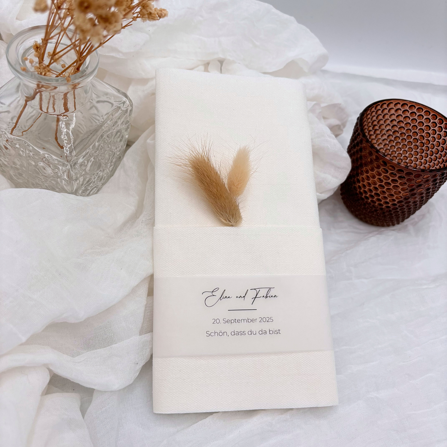 Elegante Serviette mit Namen Elina und Fabian. Perfekt für Hochzeitsdeko und personalisierte Geschenke. Attraktives und feminines Design für stilvolle Hochzeitsfeiern.