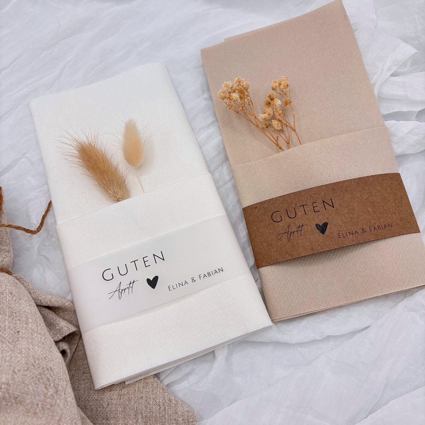 Hochzeit Servietten Set in Weiß und Braun. Ergänzt Tischdekoration mit „Guten Appetit“ Schriftzug und personalisierten Namen Elina und Fabian. Stilvolle und elegante Ausführung für Hochzeitsfeiern.