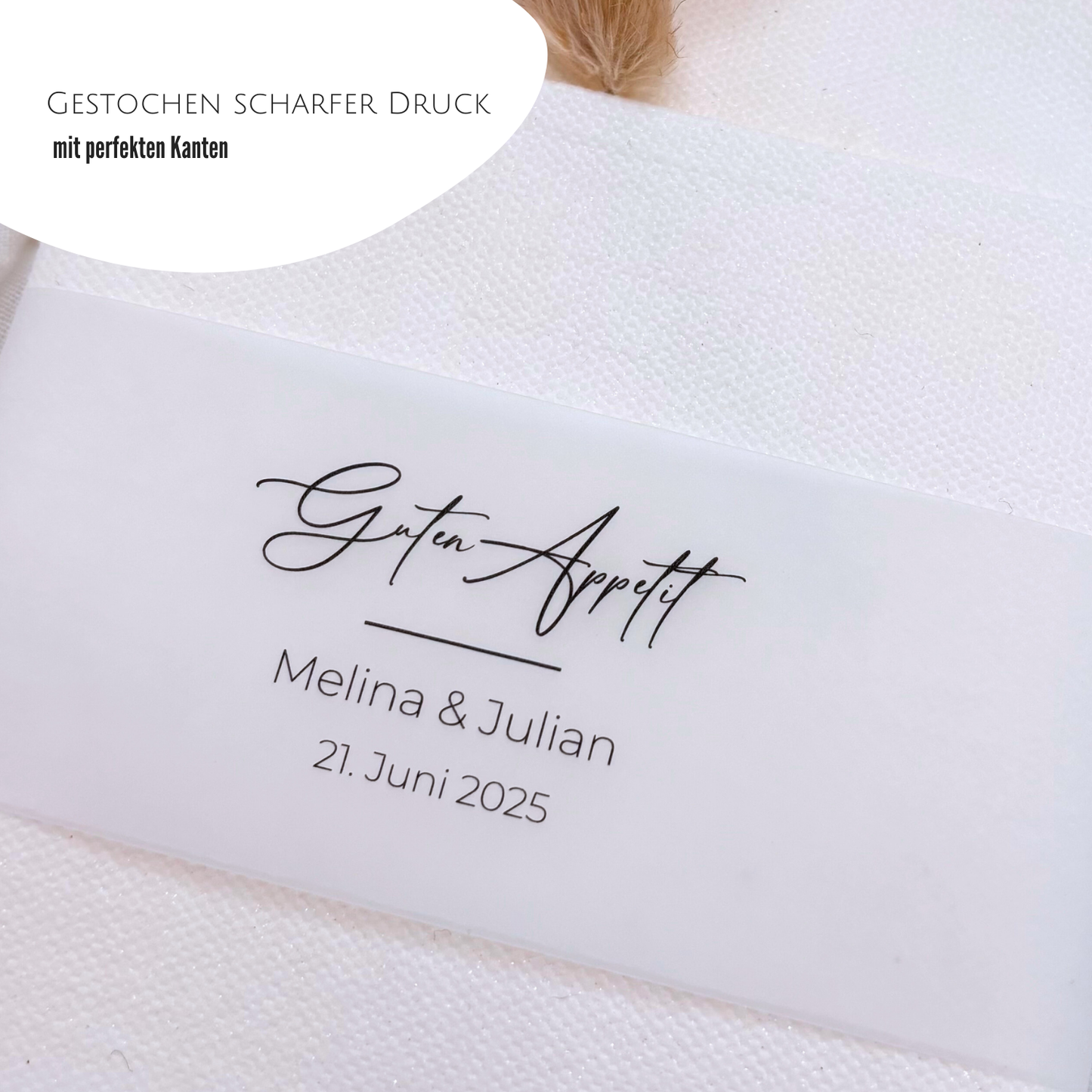 Hochwertiger Druck mit präzisen Details auf einer personalisierten Hochzeit Serviette. Ideal für elegante Hochzeitsfeiern und einzigartige Tischdekorationen.