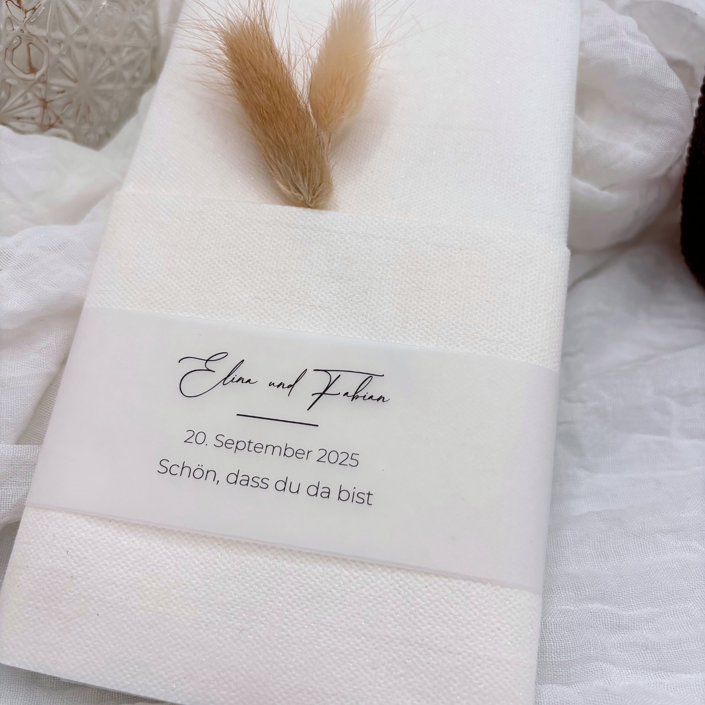 Feminine Hochzeitserviette mit dem Namen Elina und Fabian. Perfekt geeignet für elegante Hochzeitsfeiern. Personalisierte Dekoration für unvergessliche Momente und einzigartige Hochzeiten.