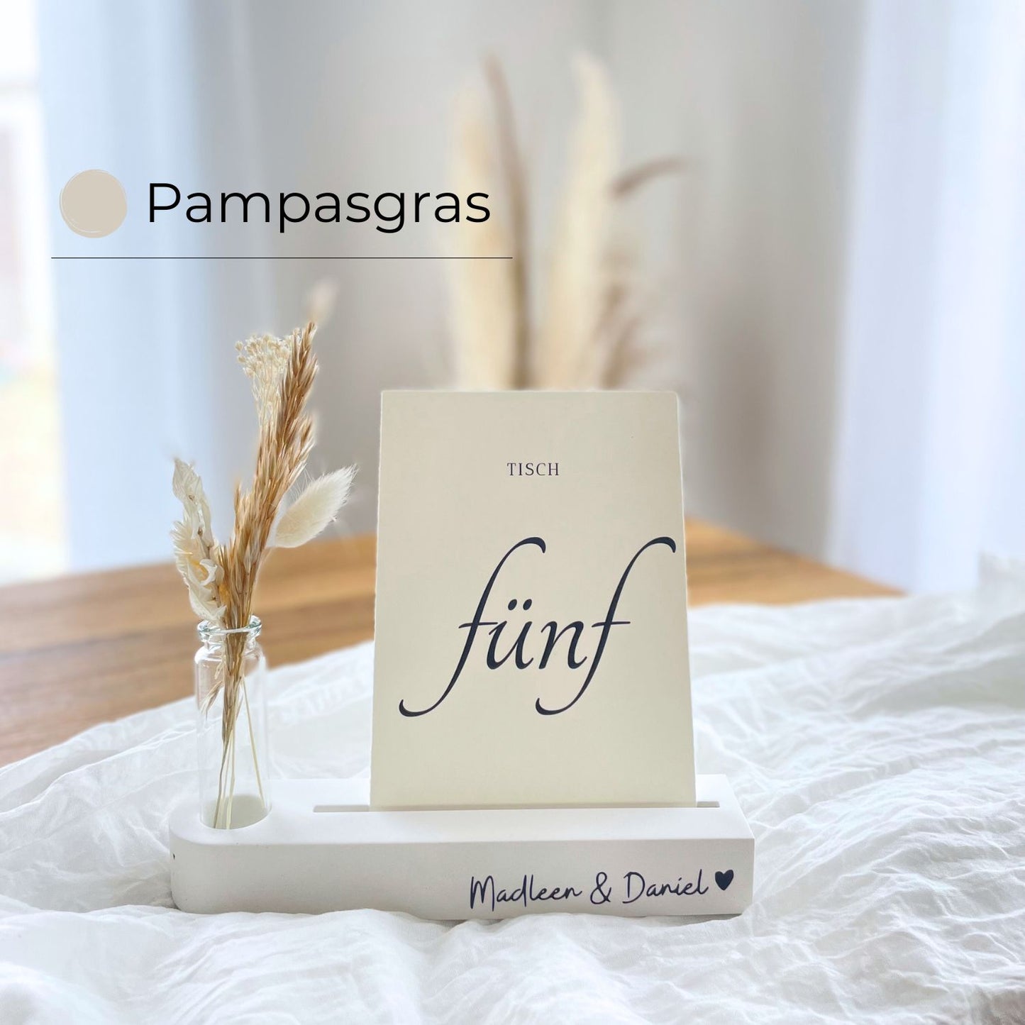 Florale Tischkartenhalter mit Pampasgras