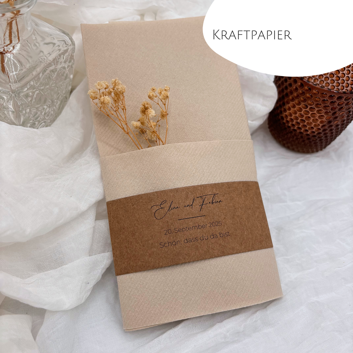 Personalisierte Serviette aus Kraftpapier, mit Namen Elina und Fabian. Rustikaler und natürlicher Look für Hochzeitsdekoration. Ideal für Hochzeiten im natürlichen Stil und als einzigartige Geschenke.