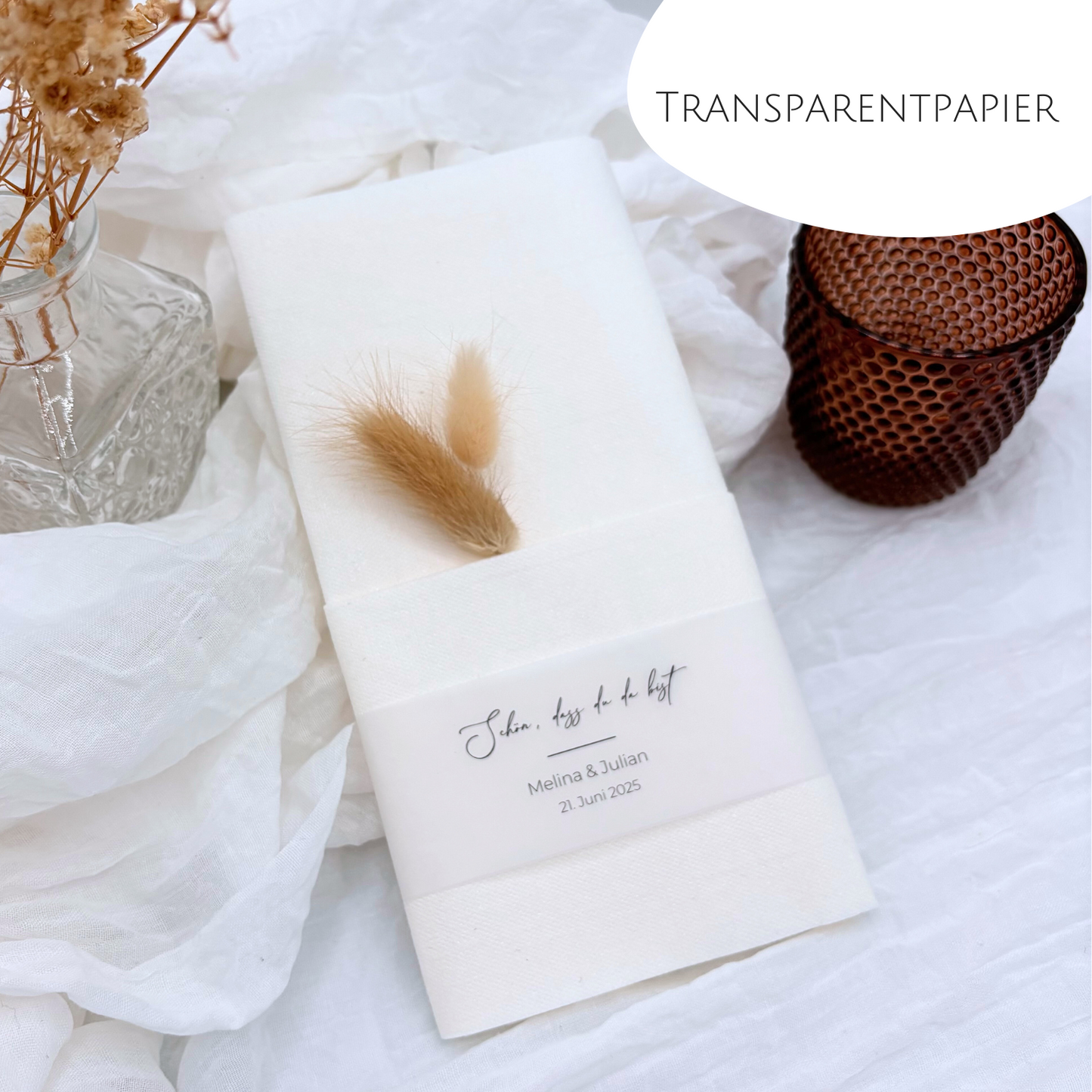 Elegante Serviette aus Transparentpapier, personalisiert für Hochzeiten. Ideal als besondere Tischdeko und Hochzeitsgeschenke für Frauen zwischen 20 und 35 Jahren.
