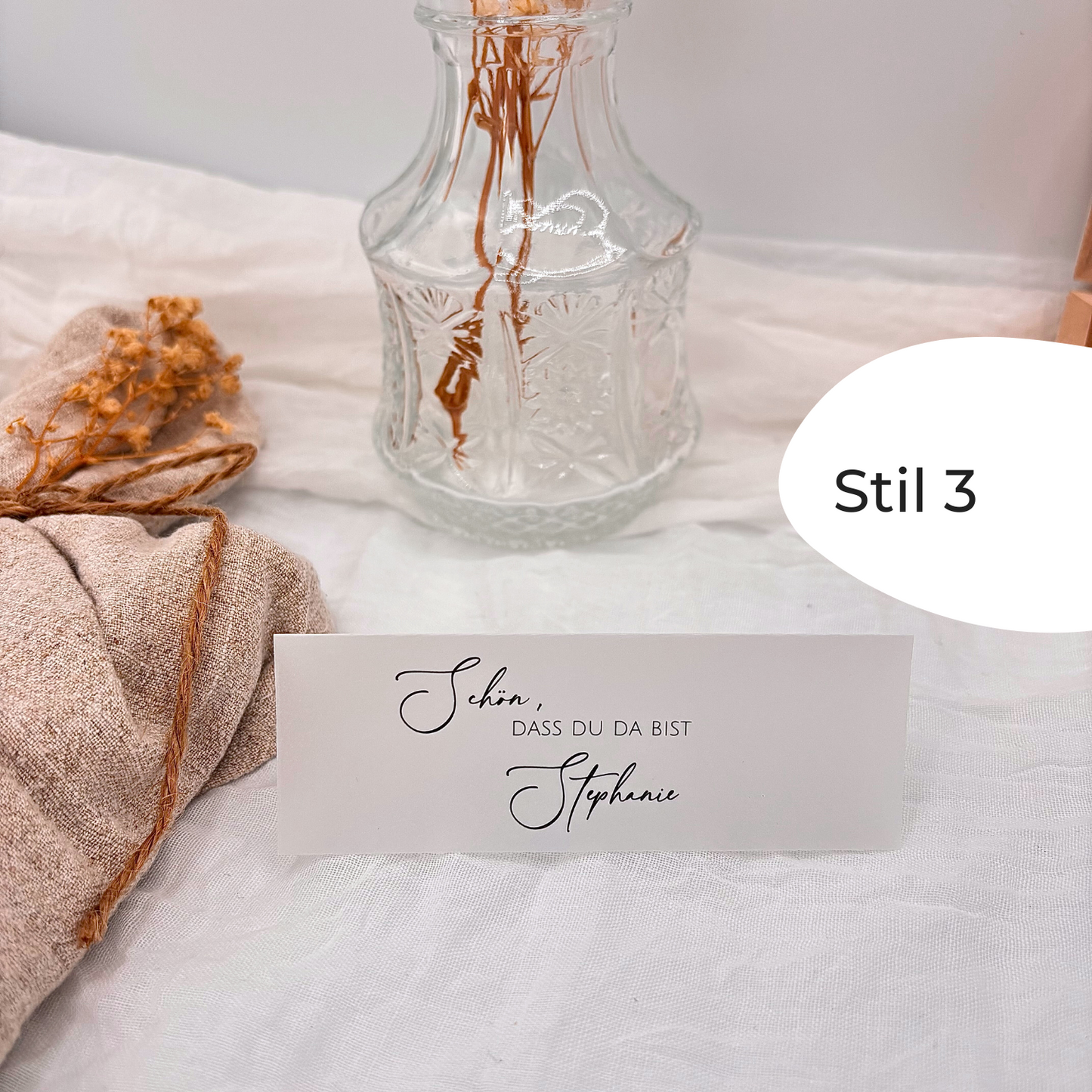 Transparentpapier Namenskarten im eleganten Stil. Individuelle Tischkarten für Hochzeiten. Design für Tischordnung.