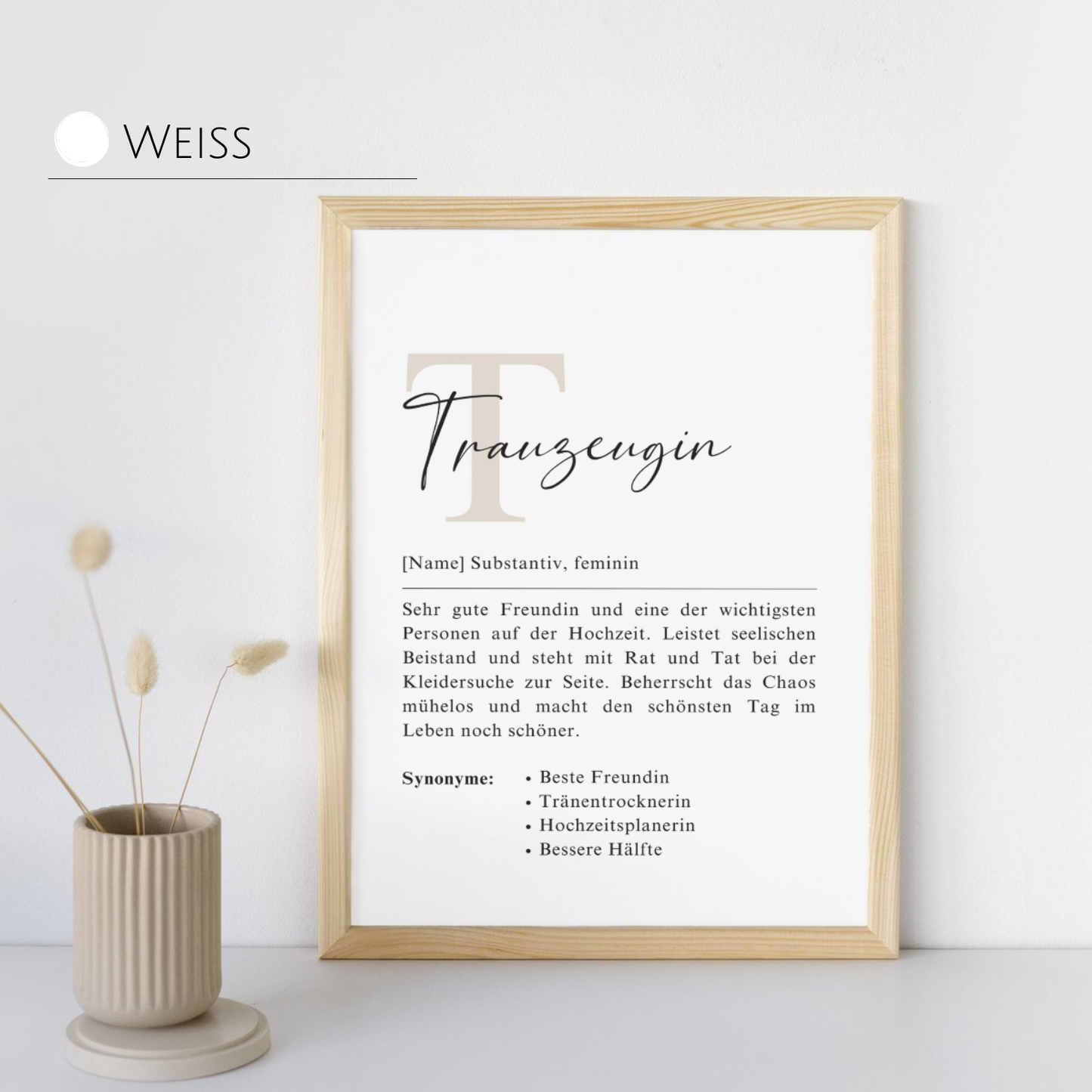Eleganter Holzrahmen in Weiß mit Definition von Trauzeugin. Ideal als Geschenkidee für die Hochzeit. Hochwertiges Design mit liebevoller Beschreibung und Synonymen. Perfekte Dekoration für Zuhause oder Event.