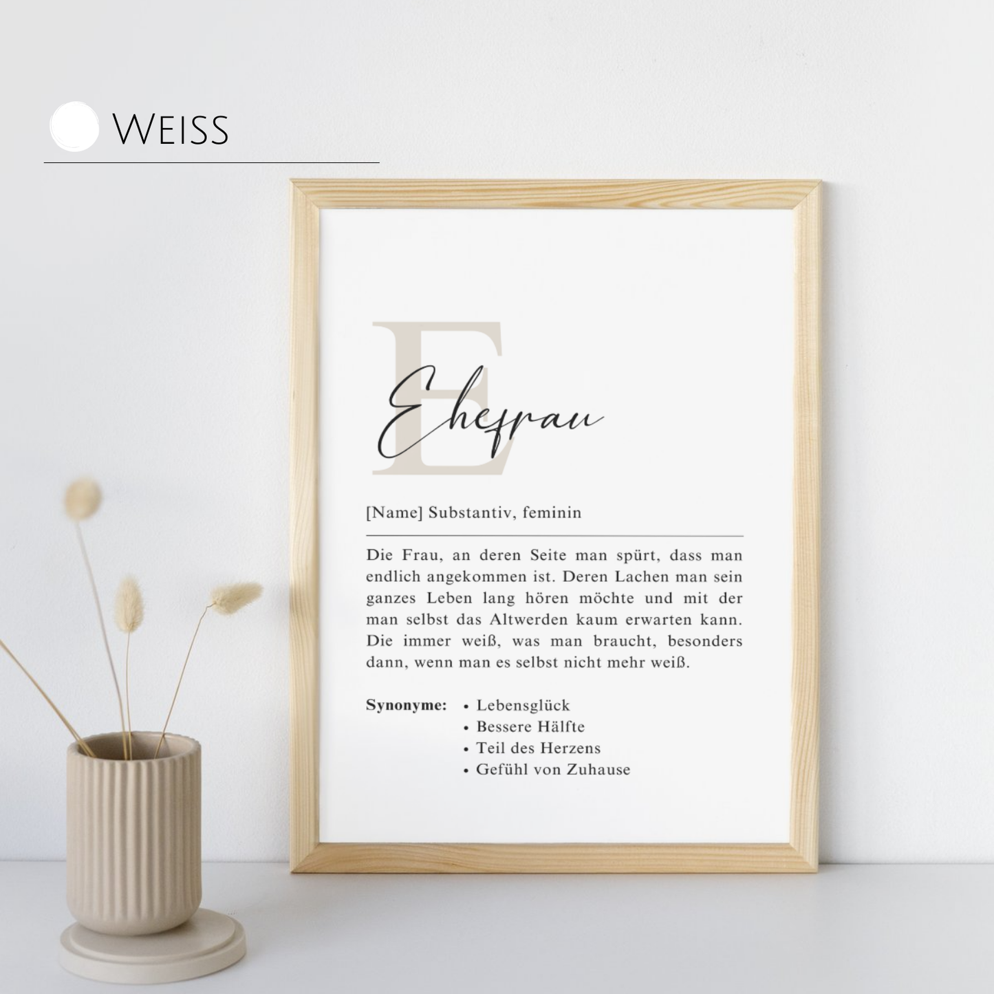 Hochwertiges weißes Ehefrau-Poster im Holzrahmen. Perfektes Geschenk für Hochzeit und persönliche Dekoration. Ausdruck von emotionaler Verbindung und Stil.