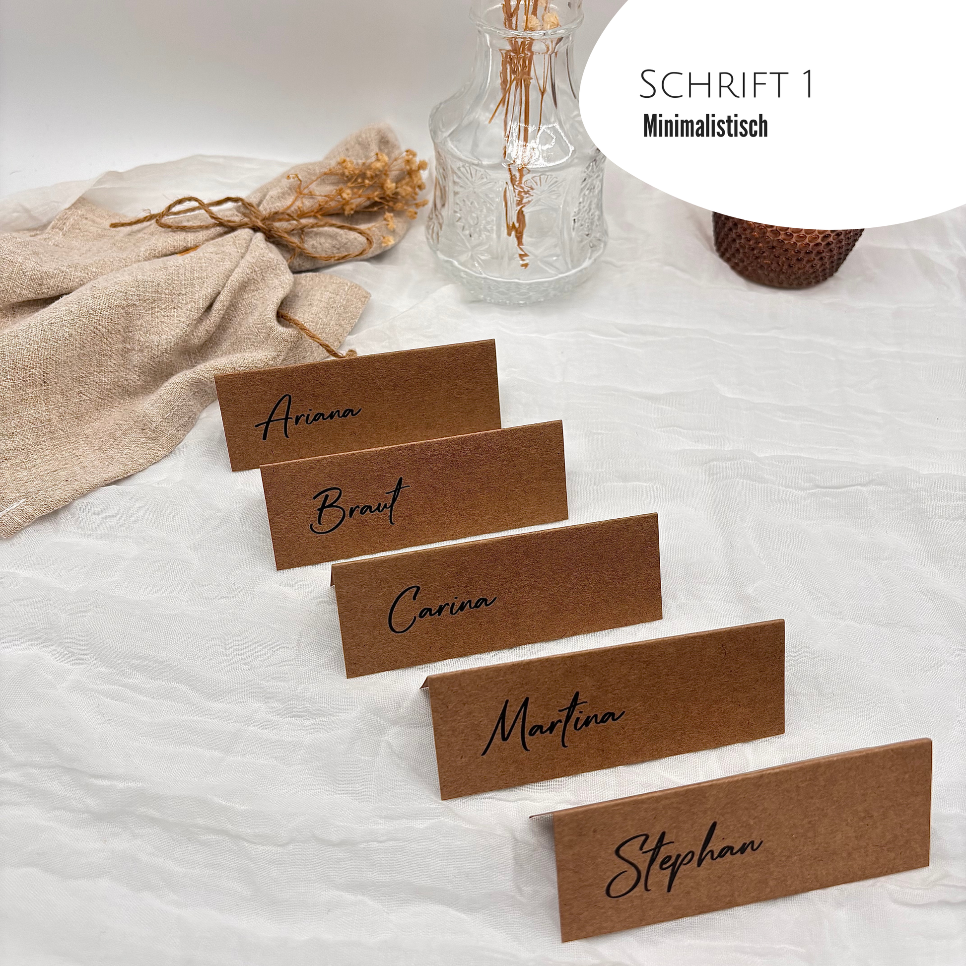Hochzeit Tischkarten mit Kalligrafie. Kraftpapier Namensschilder für stilvolle Tischordnung.