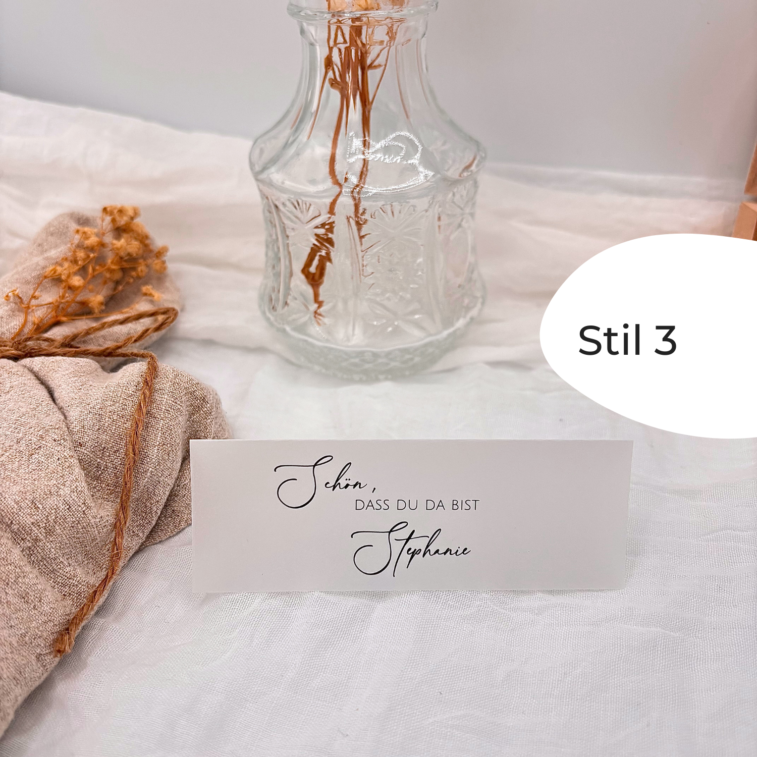 Transparentpapier Namenskarten im eleganten Stil. Individuelle Tischkarten für Hochzeiten. Design für Tischordnung.